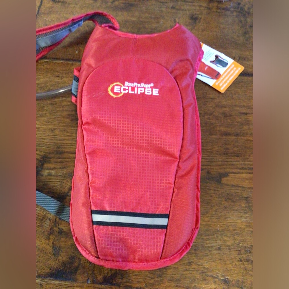NWT Bass Pro Shops Eclipse 1.5L Hydration Pack -